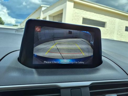 Used 2018 MAZDA MAZDA3 Touring FWD image 17