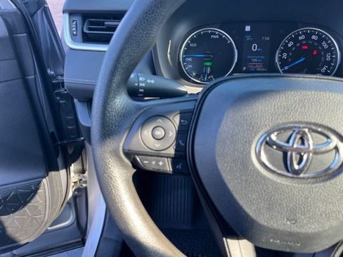Used 2022 Toyota RAV4 LE AWD/4WD image 17