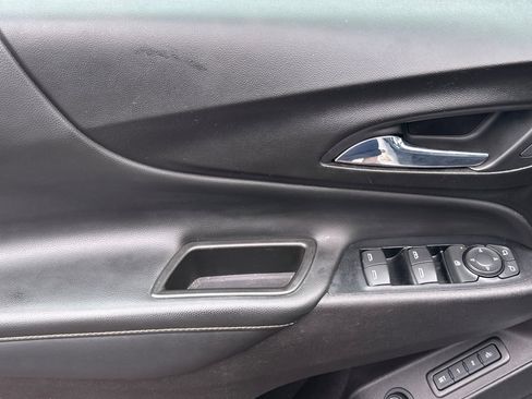 Used 2018 Chevrolet Equinox Premier image 11