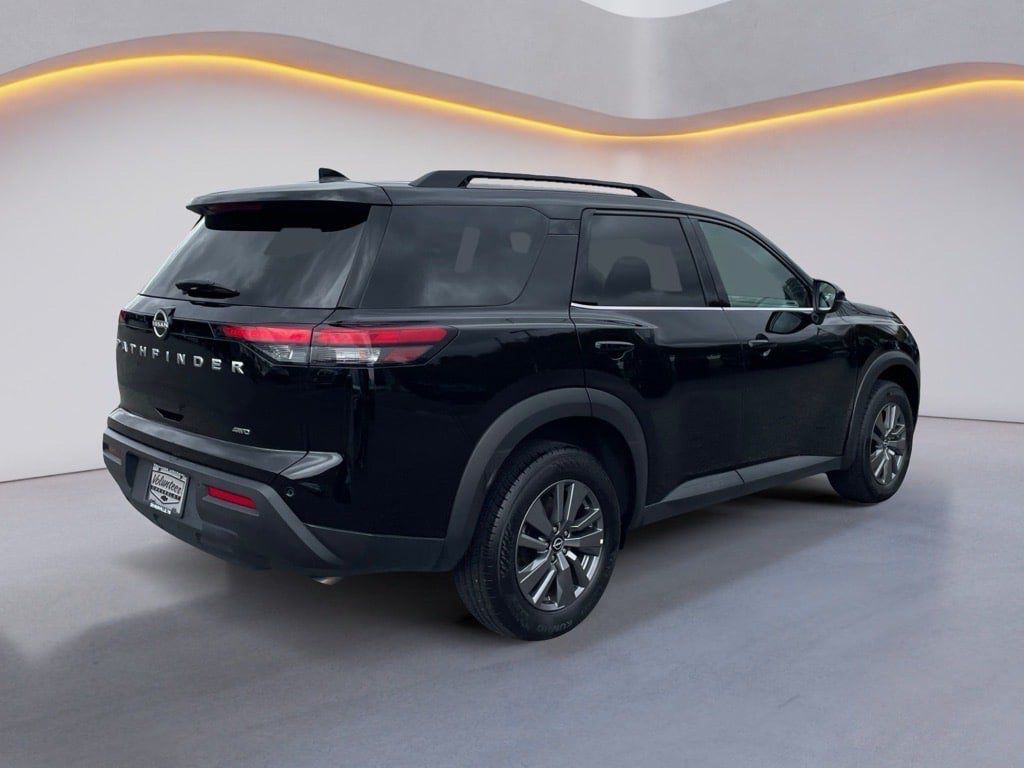Used 2025 Nissan Pathfinder SV AWD/4WD image 7