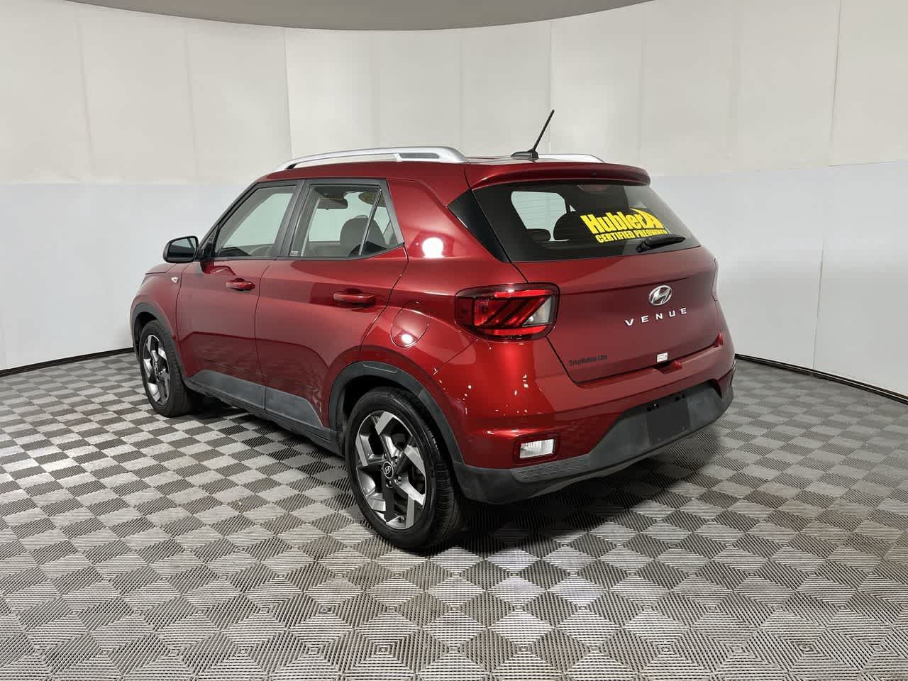 Used 2025 Hyundai Venue SEL FWD image 6