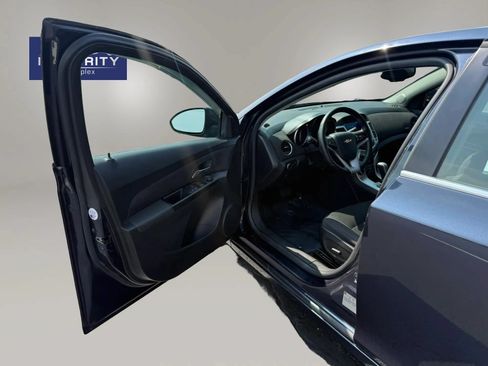 Used 2014 Chevrolet Cruze LT FWD image 9