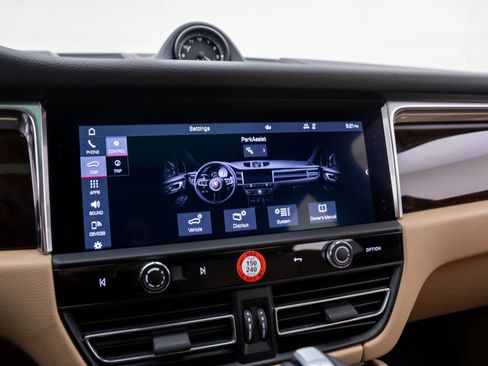 New 2026 Porsche Macan image 25