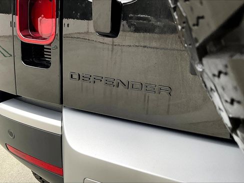 Used 2024 Land Rover Defender 110 SE image 7