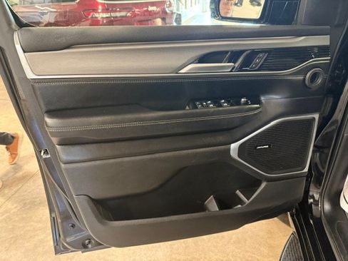 Used 2023 Jeep Wagoneer L Series II AWD/4WD image 47