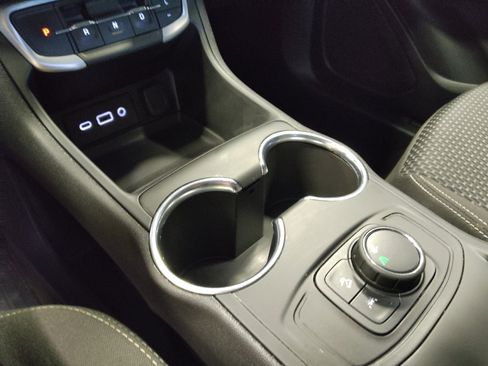 Used 2024 GMC Terrain SLE FWD image 26