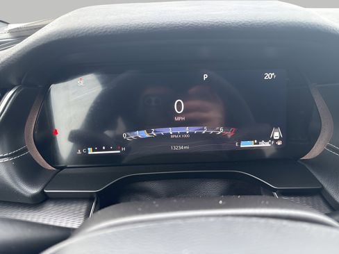 Used 2024 Jeep Grand Cherokee L Laredo image 13