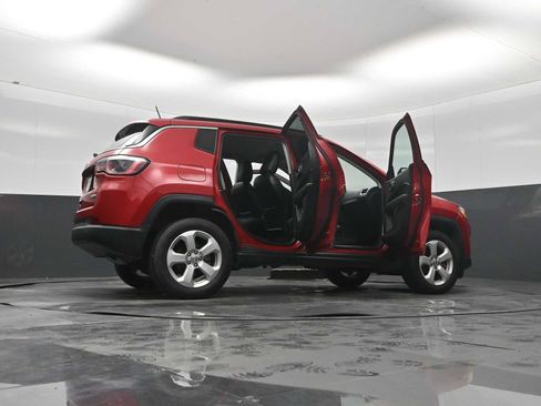 Used 2019 Jeep Compass Latitude w/ Popular Equipment Group AWD/4WD image 34