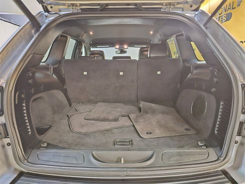 Used 2018 Jeep Grand Cherokee Altitude image 18