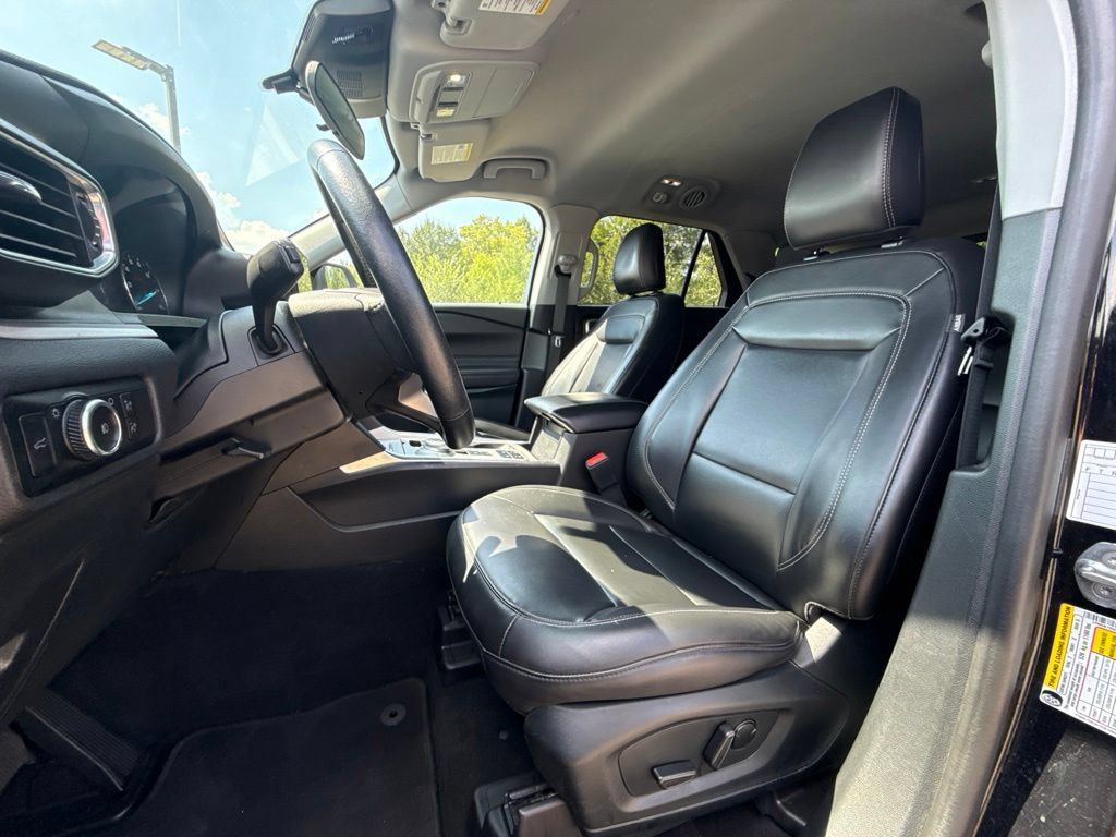 Used 2024 Ford Explorer XLT w/ Equipment Group 202A RWD image 10