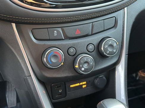 Certified 2022 Chevrolet Trax LT w/ LT Convenience Package image 11