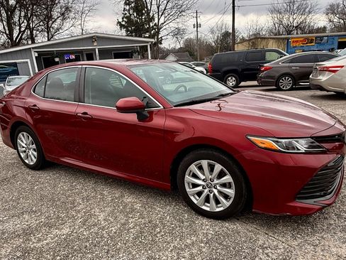 Used 2020 Toyota Camry LE image 10