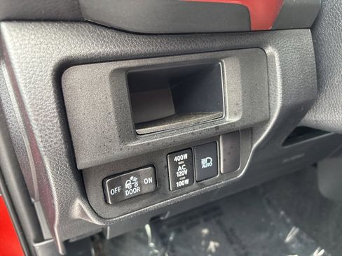 Used 2018 Toyota Tacoma TRD Sport image 19