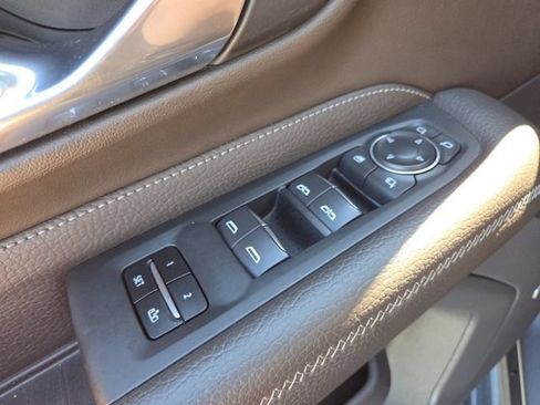 Used 2021 GMC Yukon Denali w/ Denali Premium Package AWD/4WD image 11