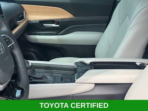 Used 2025 Toyota Grand Highlander FWD image 9