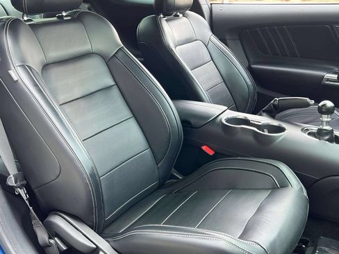 Used 2017 Ford Mustang GT Premium w/ GT Performance Package RWD image 8