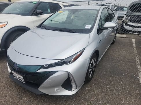 Used 2018 Toyota Prius Prime Plus w/ Carpet Mat Package FWD image 3
