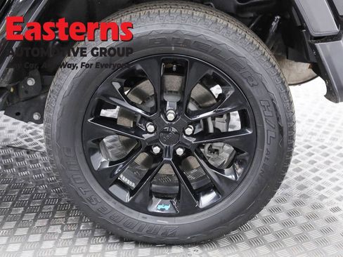 Used 2022 Jeep Wrangler Unlimited Sahara AWD/4WD image 32