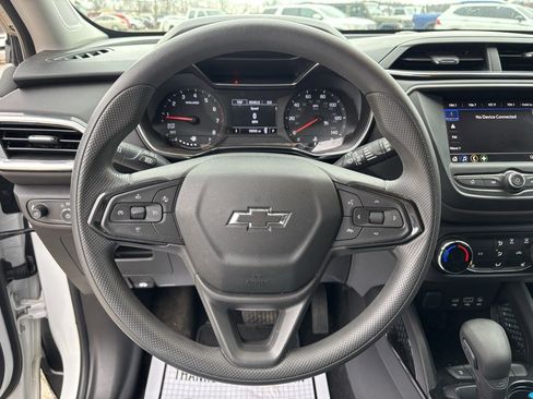 Used 2021 Chevrolet TrailBlazer LT w/ LPO, Blackout Package image 13