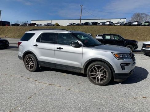 Used 2018 Ford Explorer Sport w/ Equipment Group 401A image 2