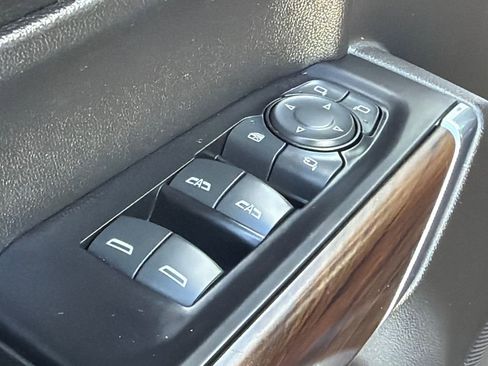 Used 2020 GMC Sierra 1500 SLT image 23