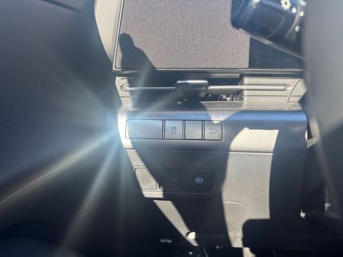 Used 2025 Hyundai Kona SEL image 32