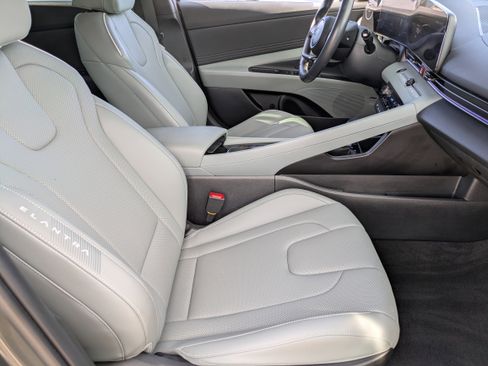 Certified 2024 Hyundai Elantra Limited image 11