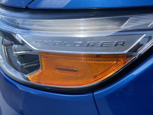 Used 2022 Ford Explorer XLT w/ Equipment Group 202A image 12