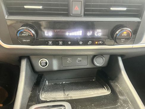 Used 2023 Nissan Rogue SV AWD/4WD image 20