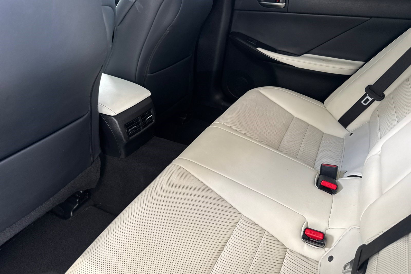 Used 2022 Lexus IS 350 F Sport w/ Navigation Package RWD image 15