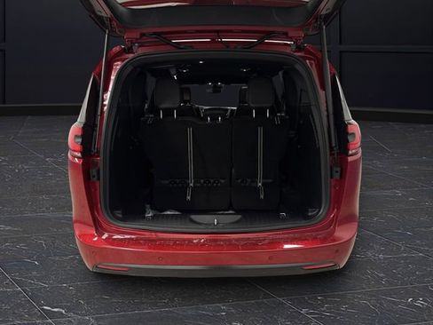 New 2026 Chrysler Pacifica Select image 14