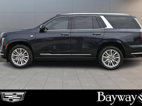 Certified 2025 Cadillac Escalade Premium Luxury AWD/4WD image 4