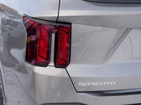 Certified 2025 Kia Sorento EX image 17