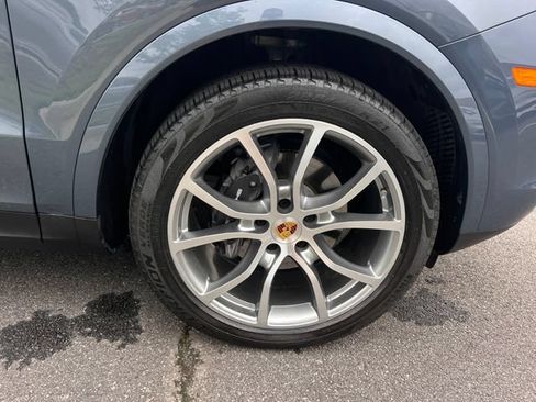Used 2019 Porsche Cayenne w/ Premium Plus Package AWD/4WD image 40