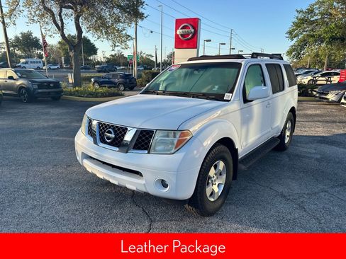 Used 2007 Nissan Pathfinder SE w/ SE Premium Pkg image 3