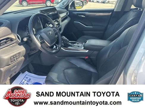 Used 2022 Toyota Highlander Limited image 13