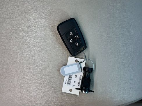 Used 2018 Volkswagen Atlas SE w/ R-Line Package FWD image 34