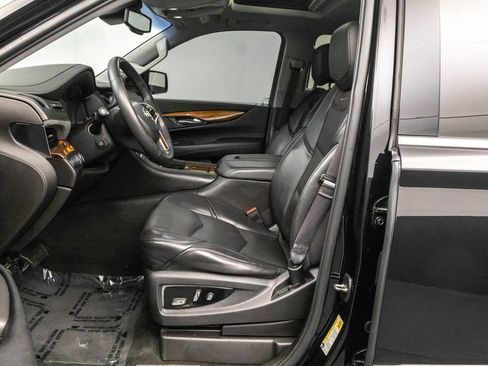 Used 2015 Cadillac Escalade Luxury image 6