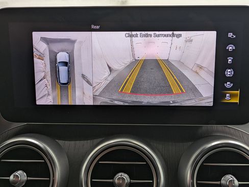 Used 2022 Mercedes-Benz GLC 300 4MATIC image 10