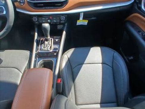 Certified 2025 Jeep Compass Limited w/ Elite Group AWD/4WD image 24