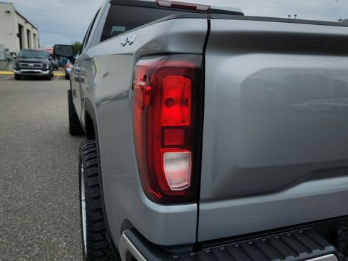 Used 2023 GMC Sierra 1500 SLE w/ Enhanced Capability Package AWD/4WD image 11
