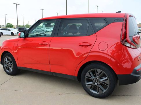 Used 2020 Kia Soul EX FWD image 16