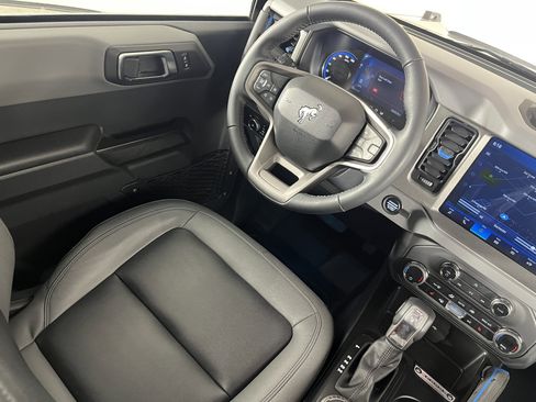 Used 2024 Ford Bronco Black Diamond image 9