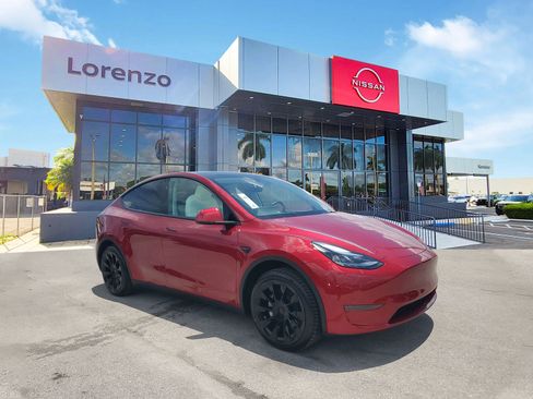 Used 2024 Tesla Model Y Long Range RWD image 3