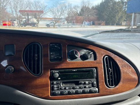 Used 2002 Ford E-150 and Econoline 150 image 18