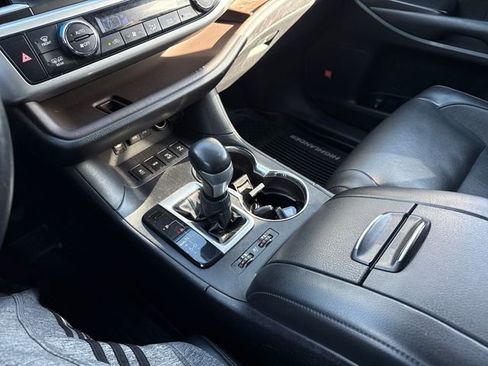 Used 2018 Toyota Highlander Limited Platinum image 26