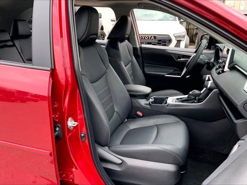 Used 2025 Toyota RAV4 XLE Premium image 9