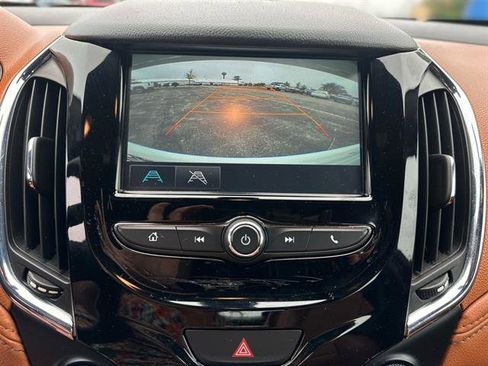 Used 2018 Chevrolet Cruze Premier image 44