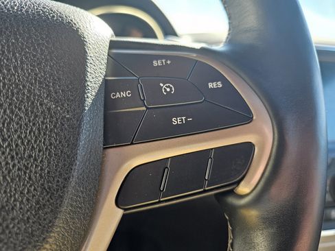 Used 2017 Jeep Grand Cherokee Limited image 12