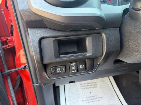 Used 2018 Toyota Tacoma TRD Sport AWD/4WD image 13